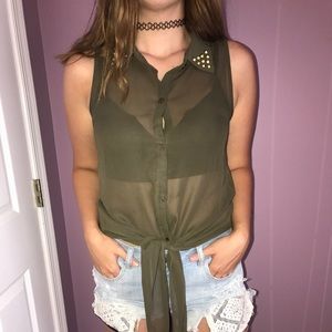 Sleeveless front-tie blouse